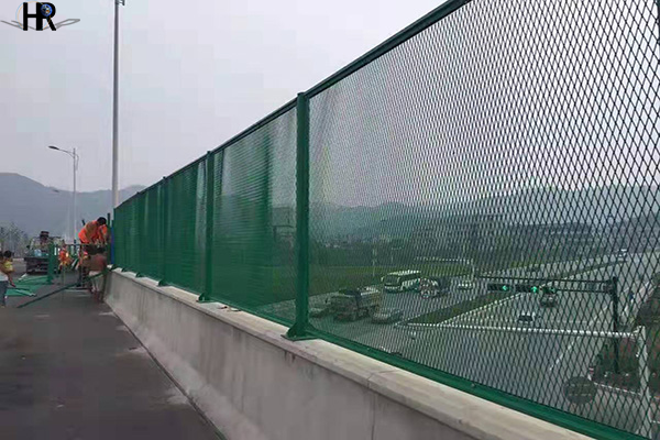 刀片刺绳对铁路安全防护的作用