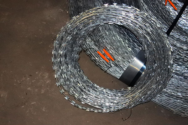 刀片刺绳的安装具体步骤